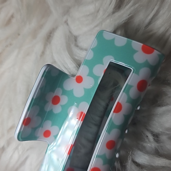 Mint Mirage Daisy Hair Clip - Picture 3 of 6